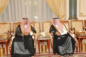 سمو ولي العهد الشيخ نواف الاحمد يتلقى التعازي من الامير مقرن بن عبدالعزيز مبعوث خادم الحرمين الشريفين﻿
