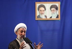 رجل الدين الايراني كاظم صديقي يلقي خطبة الجمعة في جامعة طهران امس اپ