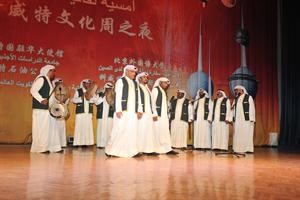 رقصة الليوه تؤديها فرقة الفنون في جامعة الدراسات الاجنبية في بكين