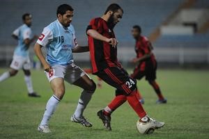 لاعب خيطان يحيى العنزي تالق امام السالمية هاني الشمري