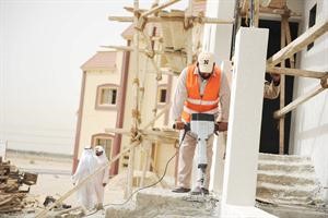 استخدام الاجهزة اليدوية في عملية الازالة
