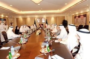 سمو رئيس الوزراء الشيخ ناصر المحمد مترئسا اول جلسة للحكومة الجديدة﻿