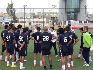 البرتغالي جوزيه روماو يوجه لاعبيه خلال التدريب الاخير قبل المباراة
