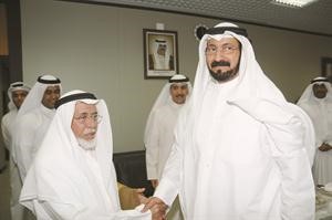 المستشار راشد الحماد مهنئا دمحمد العفاسي 	انور الكندري﻿
