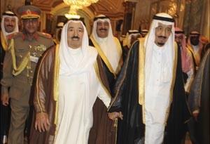صاحب السمو الملكي الامير سلمان بن عبدالعزيز مودعاصاحب السمو الامير الشيخ صباح الاحمد لدى مغادرته الرياض