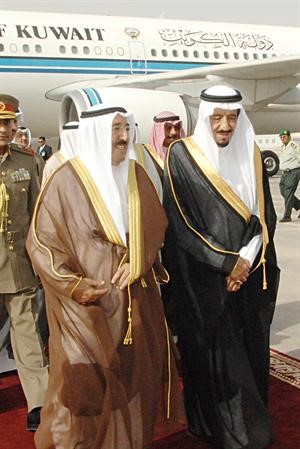 صاحب السمو الملكي الامير سلمان بن عبدالعزيز مرحبا بصاحب السمو الامير الشيخ صباح الاحمد لدى وصوله الرياض
