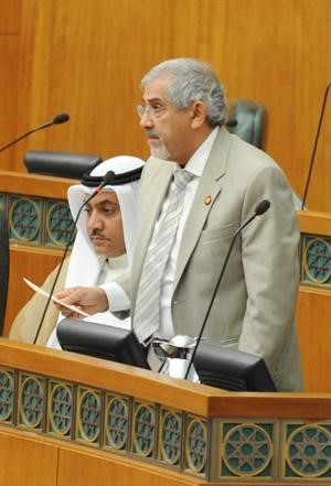 دهلال الساير اثناء ادائه القسم