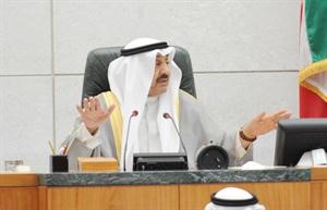 الرئيس جاسم الخرافي في اكثر من لقطة تبين اجواء الجلسة وكيفية تمكنه من ادارتها رغم كثرة نقاط النظام واعتراضات النواب