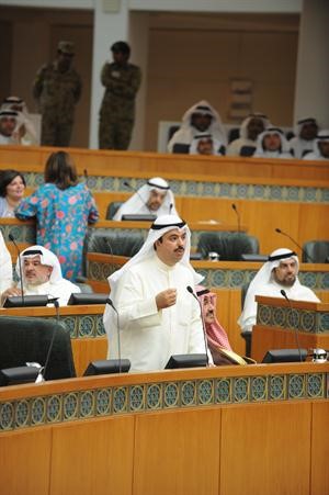 علي الراشد يطلب مهلة لاقرار 50