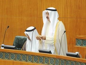 سامي النصف مؤديا اليمين الدستورية