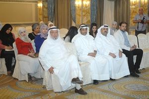 احمد باقر حاضرا الحلقة النقاشية﻿