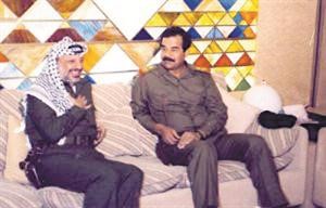 عرفات يزور المقبور صدام حسين اثناء الاحتلال العراقي للكويت مؤيدا الغزو﻿