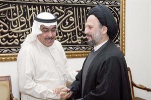 السيد علي محمد حسين فضل الله مرحبا بنائب رئيس التحرير الزميل عدنان الراشد في مقره في حارة حريك محمود الطويل