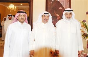 عبدالقادر العجيل والزميل سعود النبهان يباركان للراشد