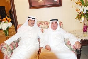فهد الراشد ونجله وزير الدولة لشؤون مجلس الوزراء علي الراشد خلال الاستقبال