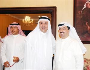 داحمد المنيس يبارك