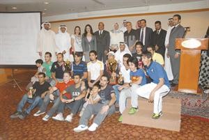 الشيخة فادية السعد تتوسط المكرمين﻿