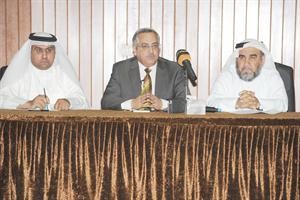 دعبدالرزاق النفيسي ومحمد الحاتم ومحمد الهاجري خلال اللقاء﻿