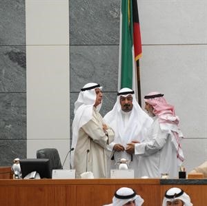 الشيخ دمحمد الصباح ودمحمد البصيري وعبدالله الروميعلى المنصة