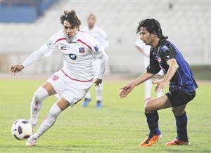 روجيريو تسبب في ركلة الجزاء التي جاء منها الهدف الثاني للكويت	هاني الشمري﻿