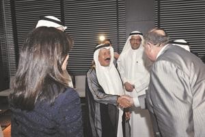 عبدالسلام مصافحا رجل الاعمال جواد بوخمسين﻿