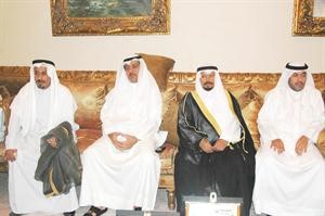امير قبيلة الرشايدة محمد المسيلم متوسطا علي الدقباسي ومبارك الخرينج والوزير محمد النومس