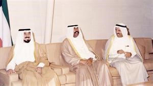 سمو الامير الوالد الشيخ سعد العبدالله رحمه الله متوسطا صاحب السمو الامير الشيخ صباح الاحمد وسمو الامير الراحل الشيخ جابر الاحمد رحمه الله