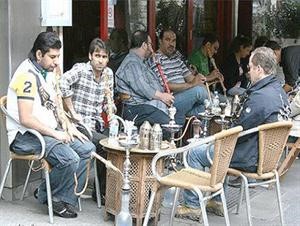 غياب «البقشيش» يحجب الابتسامة عن وجوه العاملين في مطاعم لندن