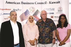  وستيفنس مع جانب من الحضور