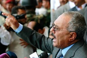 الرئيس اليمني علي عبدالله صالح اثناء خطابه امس عقب صلاة الجمعة﻿