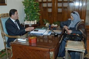 دهاني الناظر متحدثا للزميلة هناء السيد	ناصر عبدالسيد﻿