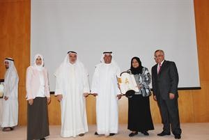تكريم عواطف القطان 	كرم ذياب﻿