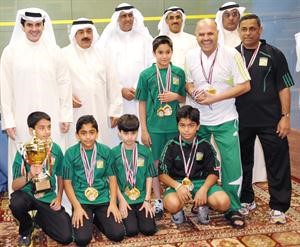 خالد عبدالصمد مع مسؤولي اتحاد الاسكواش والفائزين﻿
