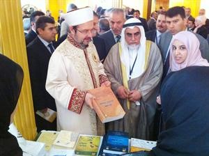 دعبدالمحسن الخرافي ووزير الاوقاف التركي خلال المنتدى﻿