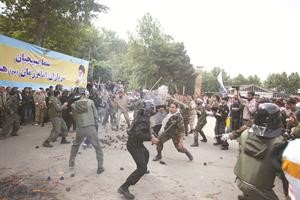 قوات الباسيج التابعة للحرس الثوري الايراني تتدرب على مواجهة الاشتباكات في طهران امس افپ
