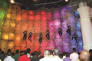 فريق stage group يتسلق الجبال 	مهنا العنزي﻿