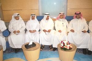 الشيخ طلال الخالد وعلي الهاجري وبدر الخشتي خلال الاستقبال
