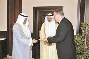 خالد الجارالله يتسلم اوراق اعتماد احد السفراء﻿