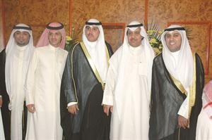 المعرس متوسطا مبارك الخرينج وفهد مبارك الخرينج واخويه فواز ومبارك البراك﻿