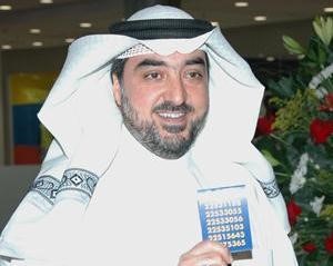 محمد عاشور ملقيا كلمته
