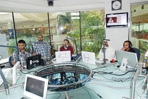 جوزيه روماو ومحمد الانصاري خلال المؤتمر الصحافي في مارينا كرم ذياب 