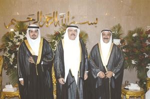 السفير الاماراتي حسن الخيال مباركا