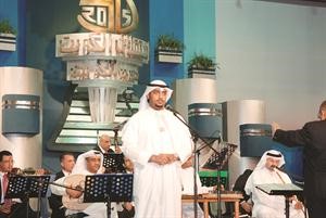 عبدالعزيز الاسود يغني اثناء الحفل	كرم ذياب
﻿