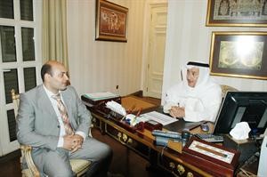 احمد فيصل الزبن متحدثا للزميل احمد يوسف
