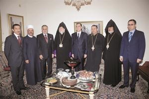 ارام الاول كشيشيان مع السفير اللبناني بسام النعماني والحاج حسان حوحو وعدد من الحضور	سعود سالم﻿