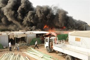 الدخان الكثيف غطى منطقة مزارع العبدلي﻿
