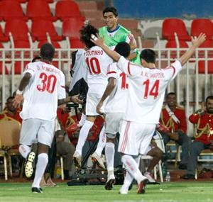 فرحة لاعبي الابيض بالفوز بلقب كاس ولي العهد ﻿
