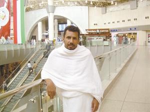 الزميل محمد حامد في مطار الكويت قبل المغادرة﻿