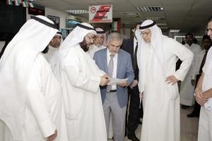 دهلال الساير يستمع لملاحظات دسعود الدرعة
