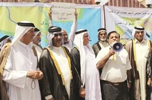 جانب من اعتصام بعض العراقيين احتجاجا على مشروع ميناء مبارك﻿
